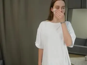 pinkadele – webcam model profile photo Image 3