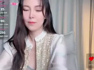 shiny-lily – webcam model profile photo Image 7