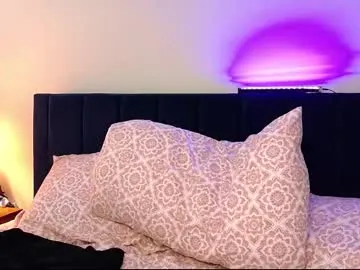 KristenKisa – webcam model profile photo Image 11