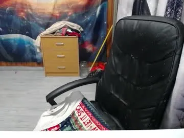 mightylaura – webcam model profile photo Image 19