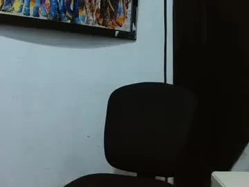 shiny-lily – webcam model profile photo Image 16