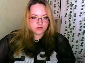 yiovanna19 – webcam model profile photo Image 2