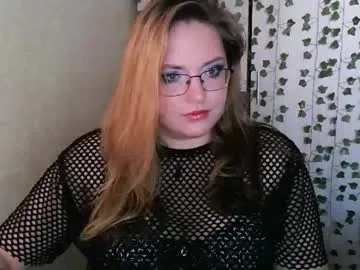 yiovanna19 – webcam model profile photo Image 4