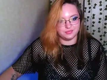yiovanna19 – webcam model profile photo Image 5