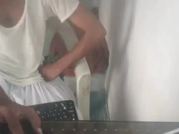 HellTrue2 – webcam model profile photo Image 10